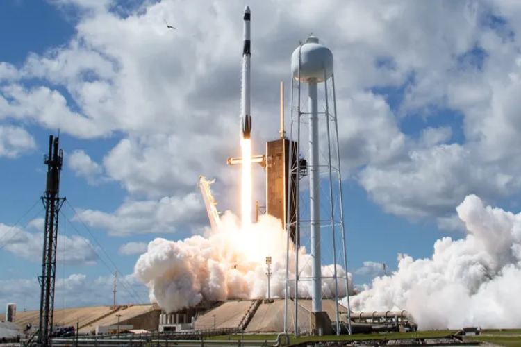 SpaceX Crew-5 มาถึงที่สถานีอวกาศนานาชาติ