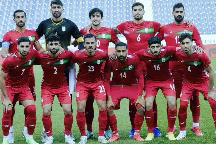 ผู้เล่นอิหร่านยุติการประท้วงเงียบในฟุตบอลโลกท่ามกลางการคุกคาม